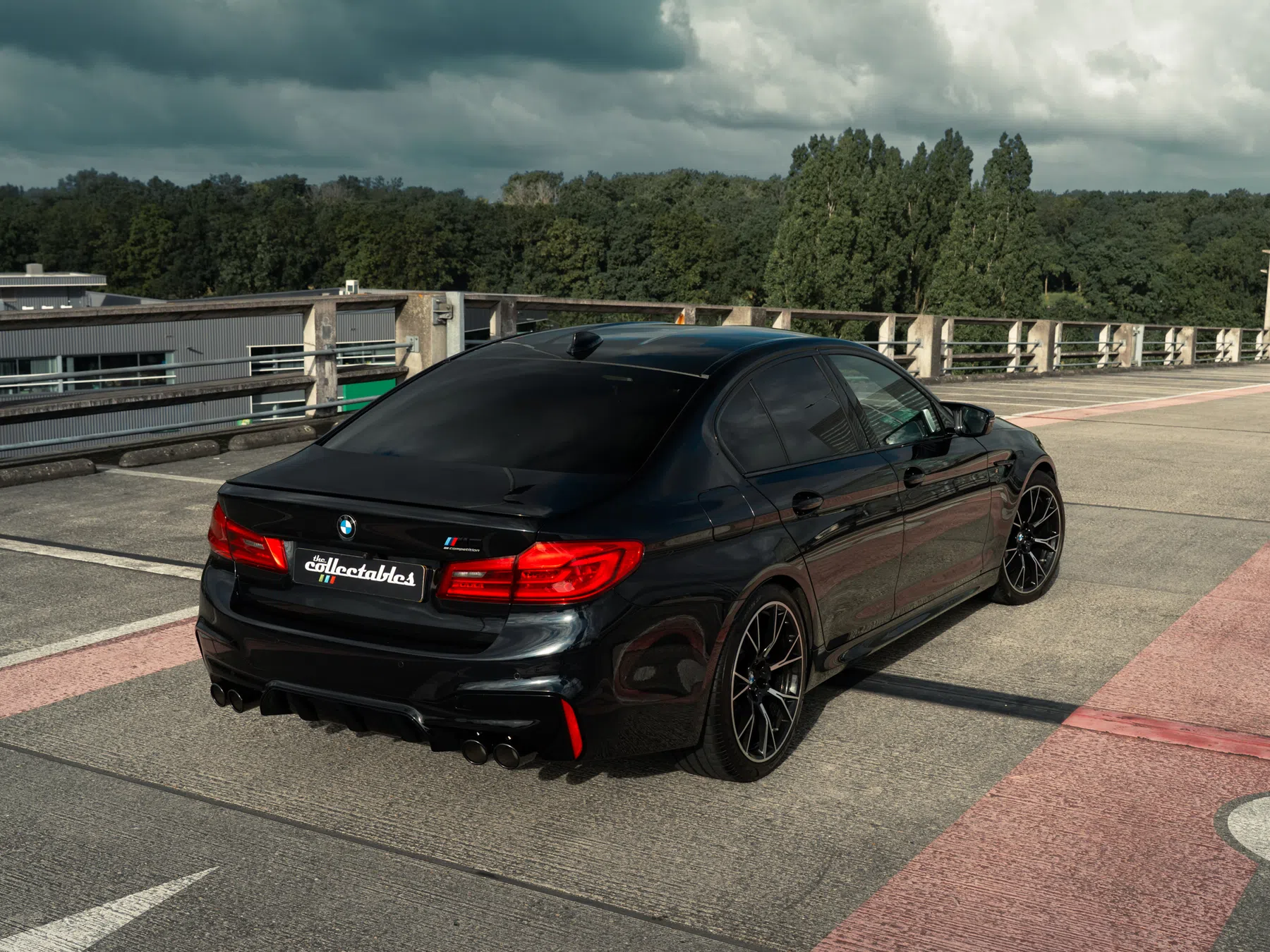BMW M5 F90 zwart